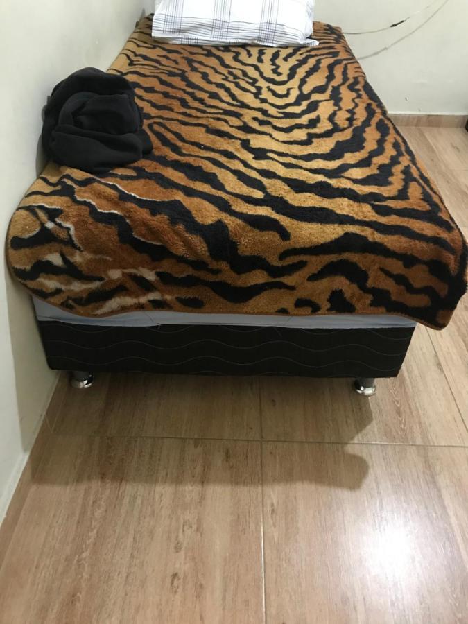 Hostel Office- Hospedagem Climatizada Quartos E Apartamentos Privativos Эстрема Экстерьер фото